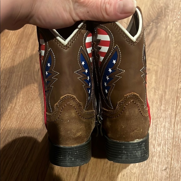 Ariat Brown Cowboy Boots with American Flag Design - Picture 5 of 16